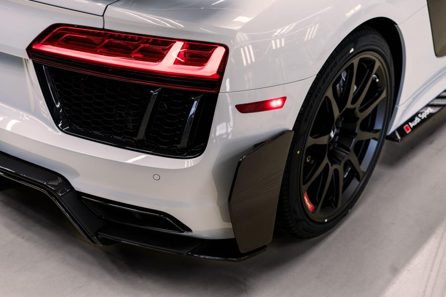 Детали экстерьера Audi R8 V10 plus Coupe Competition Package 2018 года  (NA) (фото 4 из 11)